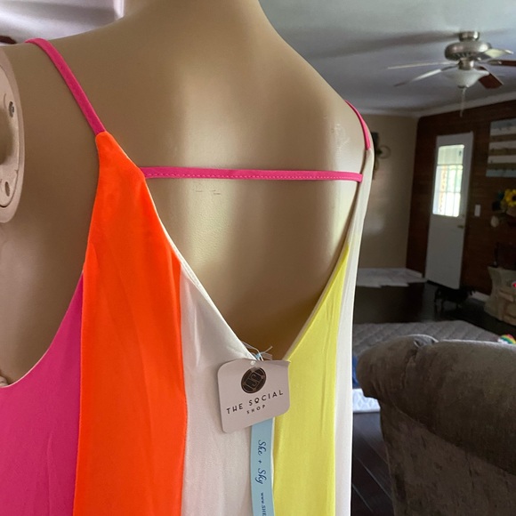 NWT cute long dress. Beautiful colors. - Picture 2 of 9